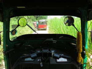 tuk-tuk. Landsbybesøg ved Sigiriya