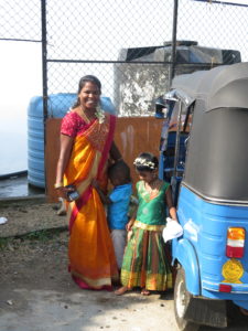 Hinduistisk helligdag med tuk-tuk i Sri Lanka