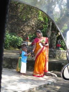 Hinduistisk helligdag med tuk-tuk i Sri Lanka