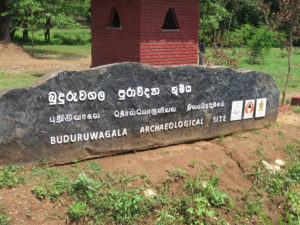 Indkørsel til Buduruwagala Archaeological Site