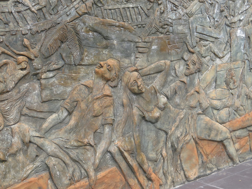Udsnit af monument for Queen of the Sea-togulykken fra Sri Lanka - Tsunamien 2004 og skildpaddefarm