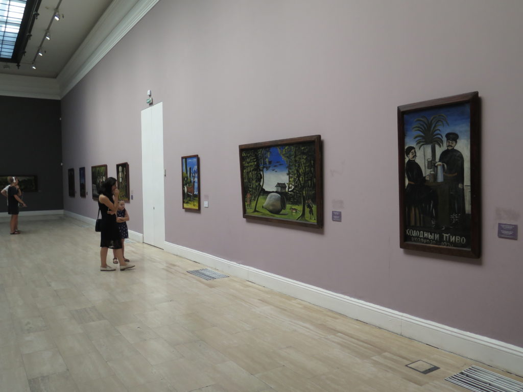 Et kig ind i udstillingen i National Gallery (Kunstmuseet) i Tbilisi