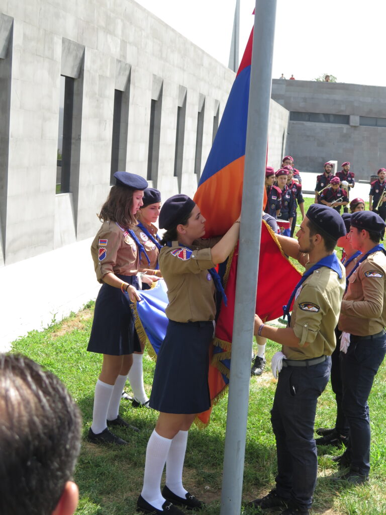 Højtidelighed ved Det armenske folkemords-museum i Yerevan