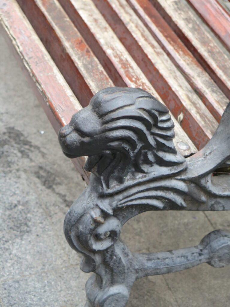 Armlæn på bænk i Lviv - Løvernes by