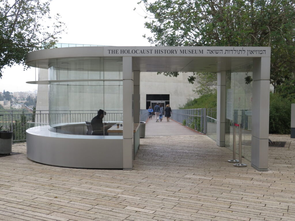 Indgangen til Holocaustmuseet Yad Vashem i Jerusalem